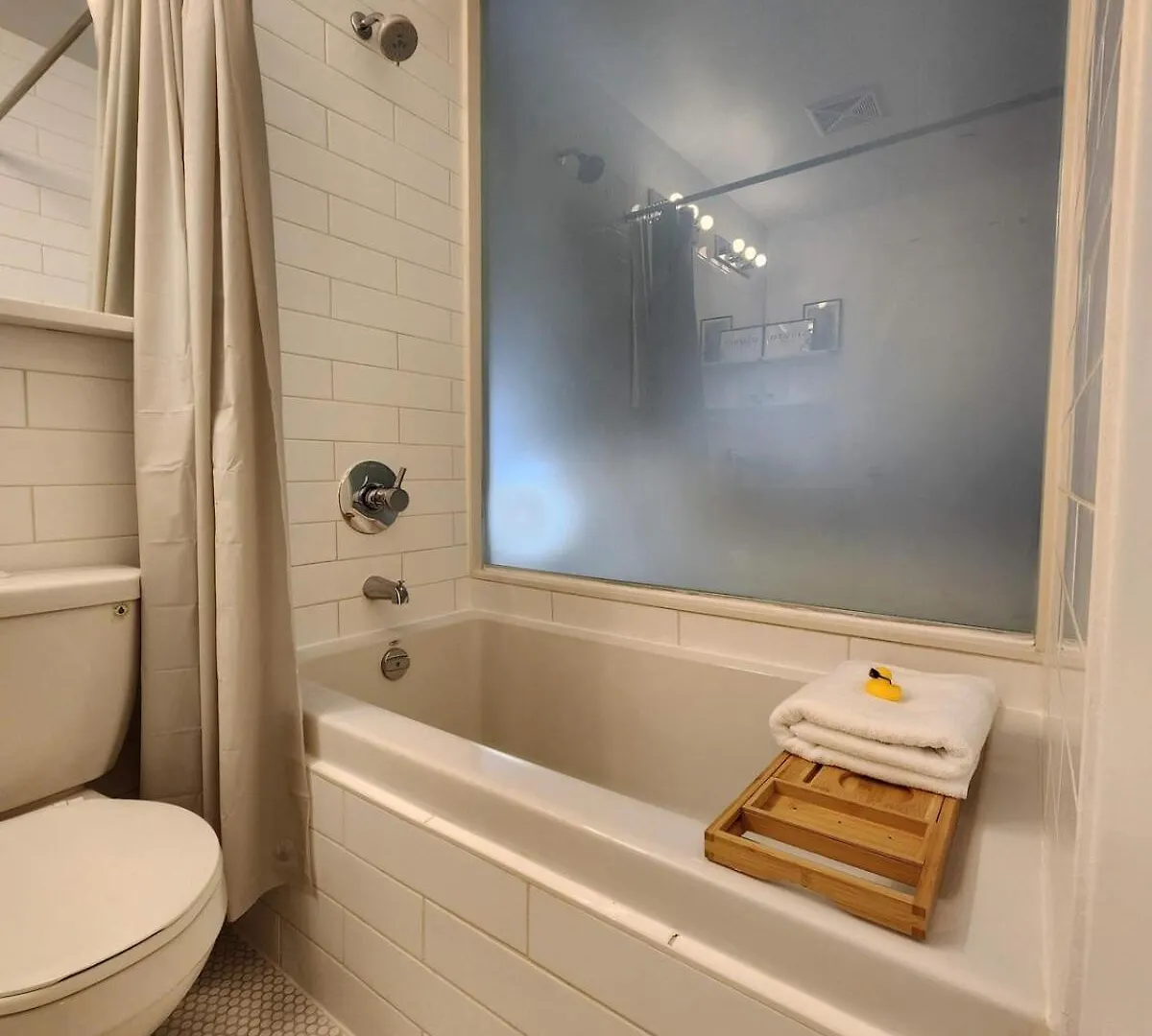 Queen St West Haven - Modern Loft, Downtown Toronto, Free Parking 0*, Toronto Kanada