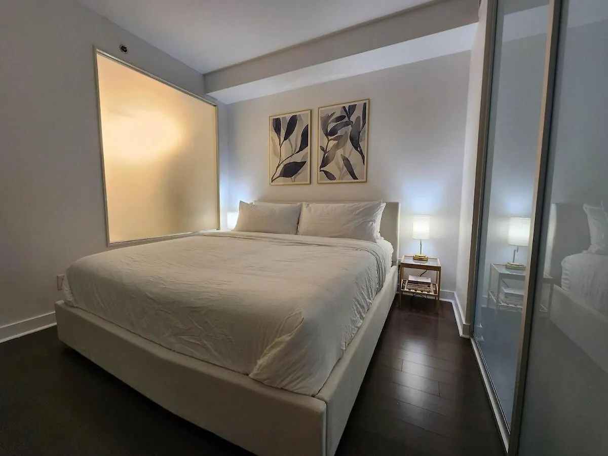 Queen St West Haven - Modern Loft, Downtown Toronto, Free Parking Lägenhet