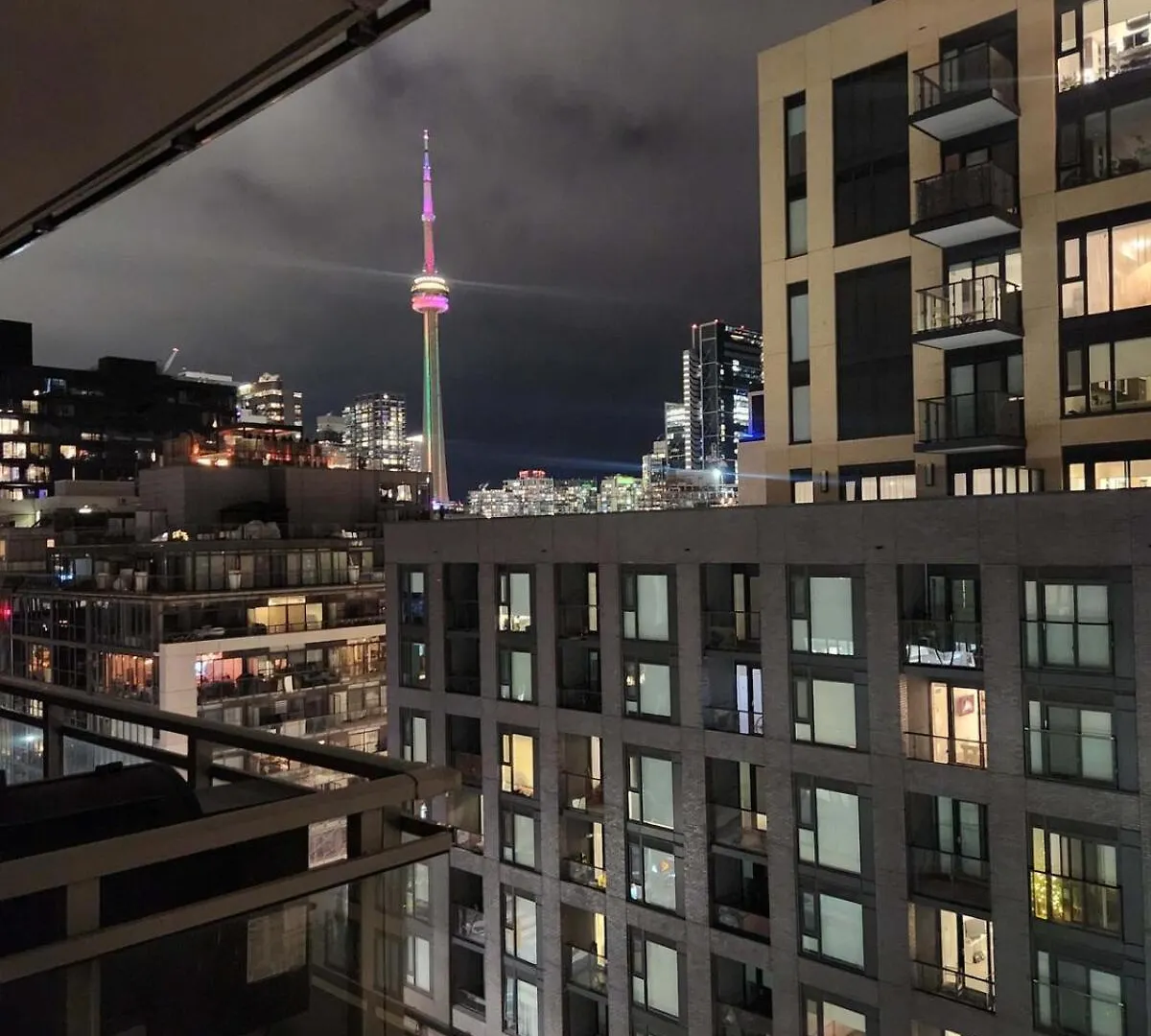 Queen St West Haven - Modern Loft, Downtown Toronto, Free Parking Toronto